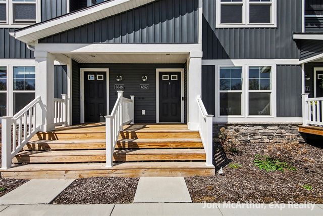6652 S South Square Lane 49, Rockford, MI 49341
