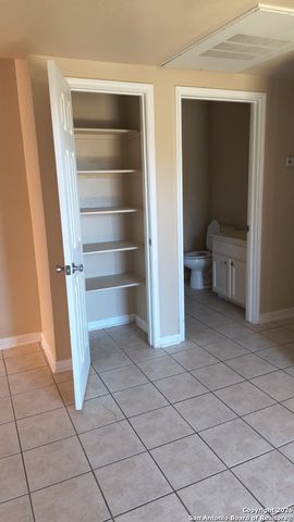 127 CHAPEL HILL CIR, San Antonio, TX 78040