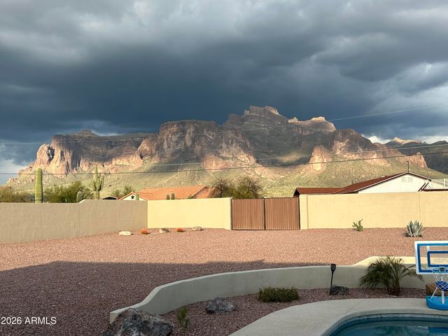 945 N MOUNTAIN VIEW Road, Apache Junction, AZ 85119