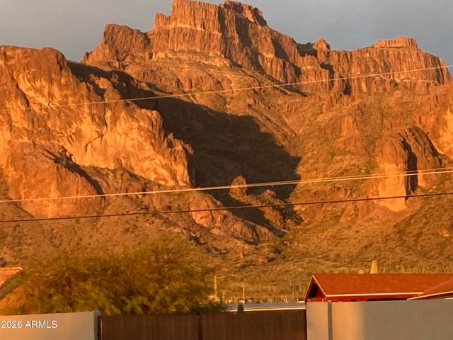 945 N MOUNTAIN VIEW Road, Apache Junction, AZ 85119