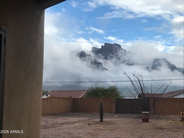 945 N MOUNTAIN VIEW Road, Apache Junction, AZ 85119