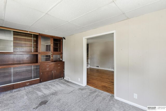 807 N 49th Street, Omaha, NE 68132