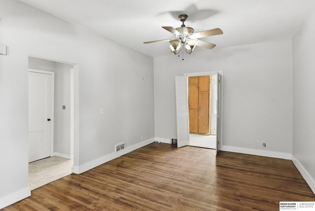 807 N 49th Street, Omaha, NE 68132