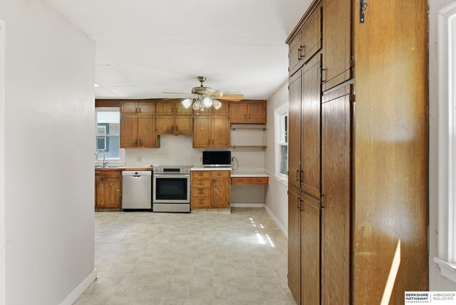 807 N 49th Street, Omaha, NE 68132