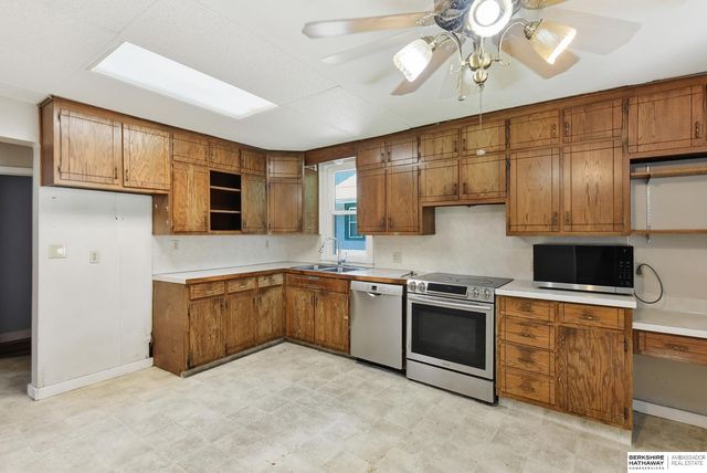 807 N 49th Street, Omaha, NE 68132