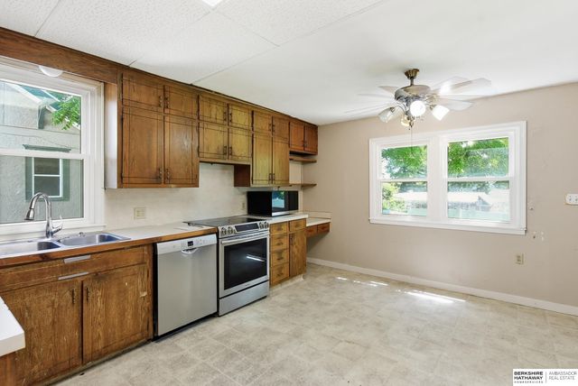 807 N 49th Street, Omaha, NE 68132