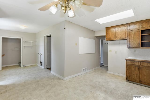 807 N 49th Street, Omaha, NE 68132