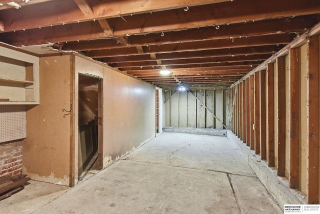 807 N 49th Street, Omaha, NE 68132