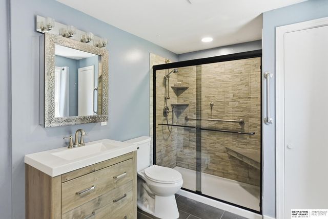 807 N 49th Street, Omaha, NE 68132