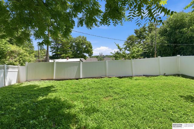 807 N 49th Street, Omaha, NE 68132