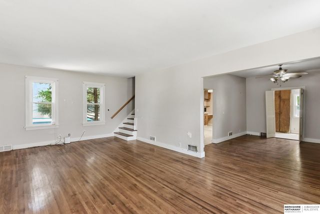 807 N 49th Street, Omaha, NE 68132