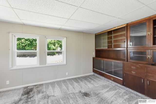 807 N 49th Street, Omaha, NE 68132