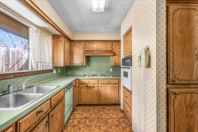 1707 Princeton Drive, Arlington, TX 76015