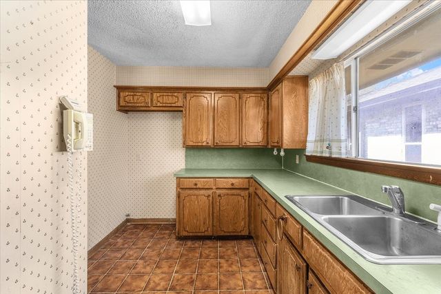 1707 Princeton Drive, Arlington, TX 76015