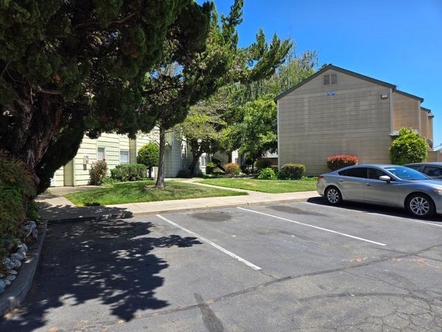 8216 Center Pkwy #23, Sacramento, CA 95823