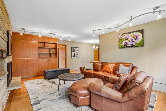 1525 Saint Croix Circle, Golden Valley, MN 55422