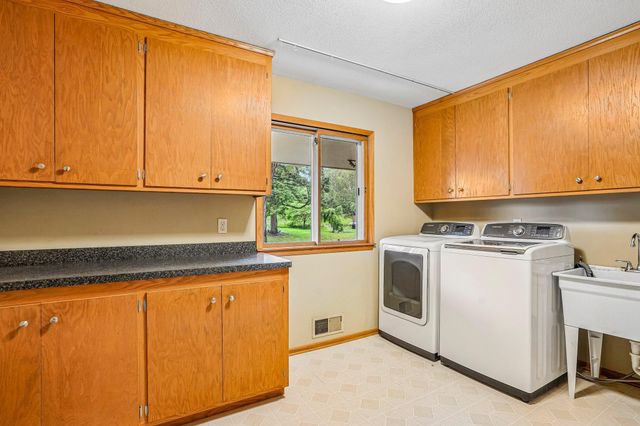 1525 Saint Croix Circle, Golden Valley, MN 55422