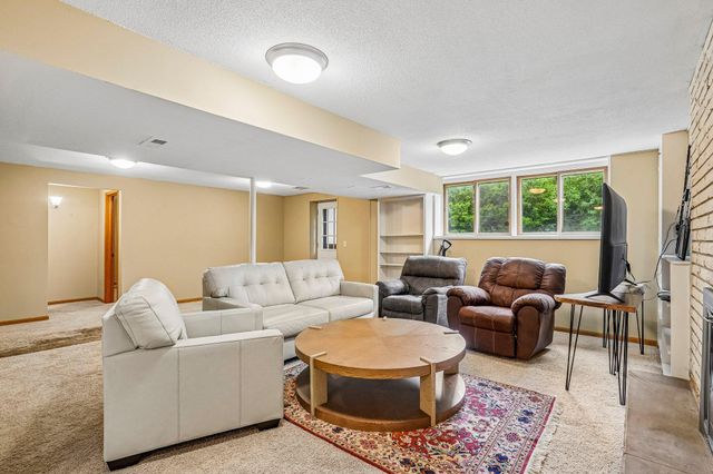 1525 Saint Croix Circle, Golden Valley, MN 55422