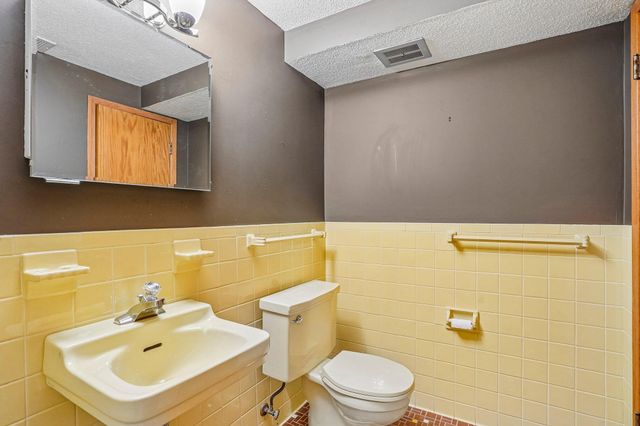 1525 Saint Croix Circle, Golden Valley, MN 55422