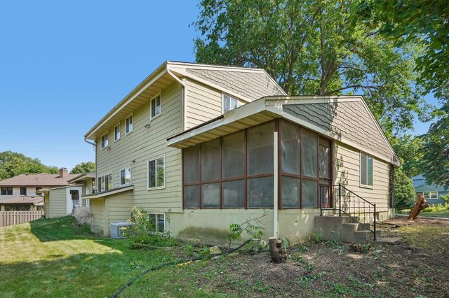 1525 Saint Croix Circle, Golden Valley, MN 55422