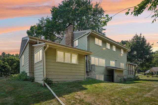 1525 Saint Croix Circle, Golden Valley, MN 55422