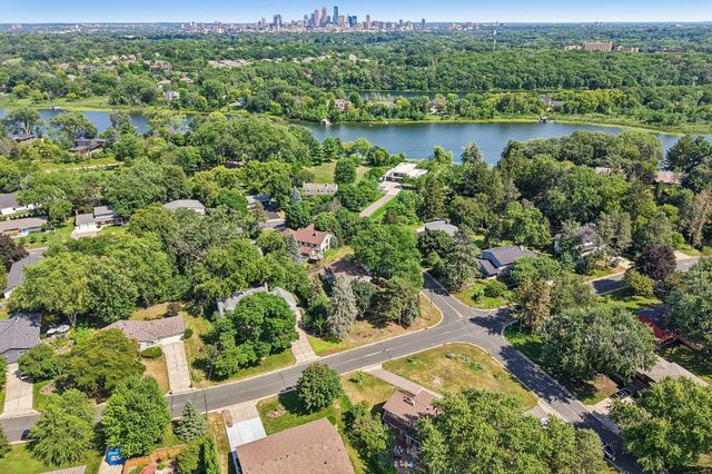 1525 Saint Croix Circle, Golden Valley, MN 55422