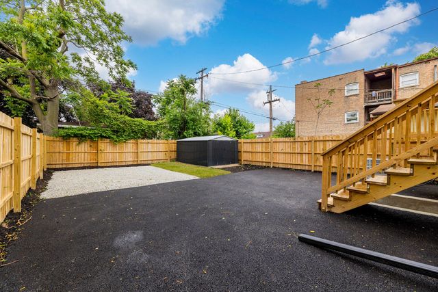 806 S 19th Avenue, Maywood, IL 60153