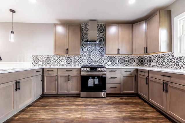 806 S 19th Avenue, Maywood, IL 60153