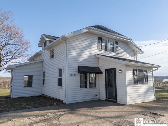 11824 Old Main Road, Hanover, NY 14136