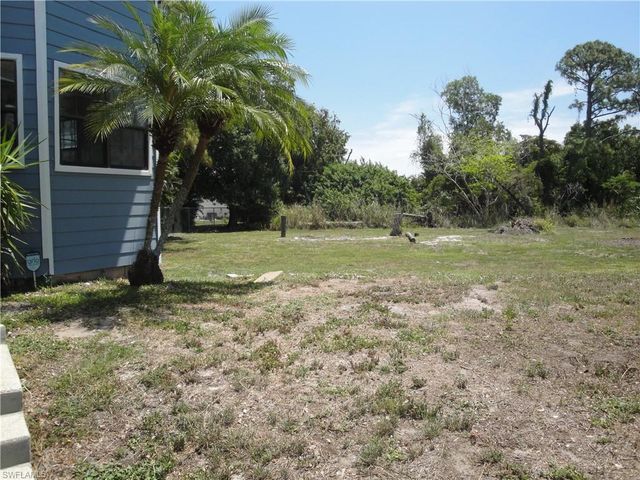 279 Hubbard AVE, North Fort Myers, FL 33917