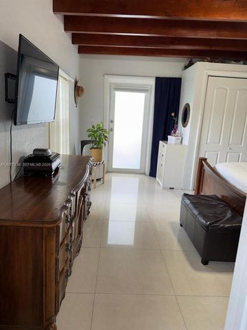 4289 NW 5th Street, Miami, FL 33126