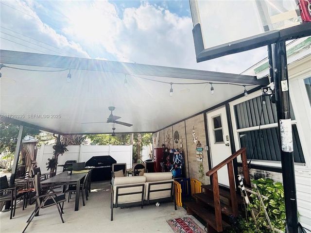 8564 SW 15th Court, Davie, FL 33324