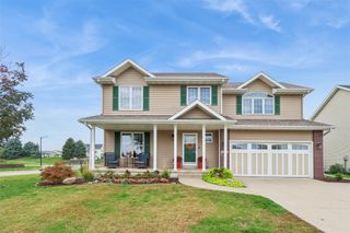 2012 Country Cove Lane, Altoona, IA 50009