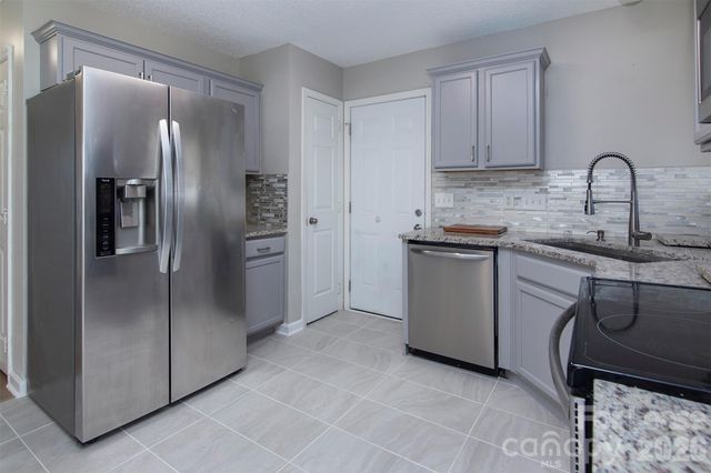 9811 Sweet Plum Drive, Charlotte, NC 28215