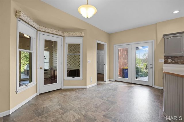 910 Cherry Lane, Washington, MO 63090
