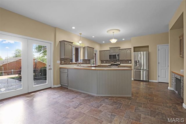 910 Cherry Lane, Washington, MO 63090