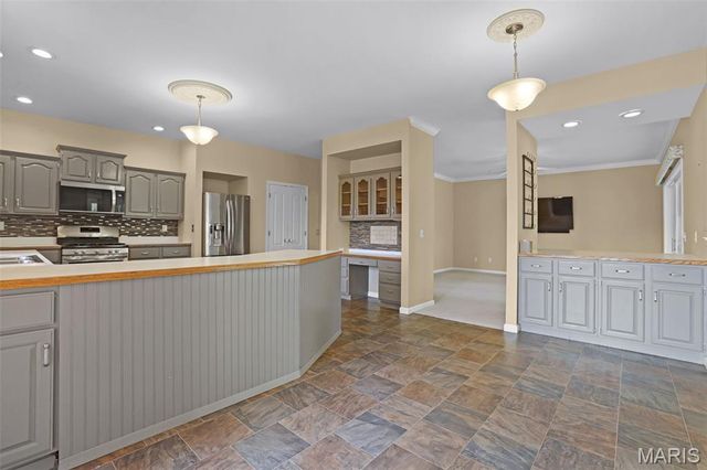 910 Cherry Lane, Washington, MO 63090