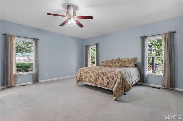 910 Cherry Lane, Washington, MO 63090