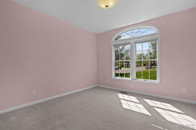 910 Cherry Lane, Washington, MO 63090