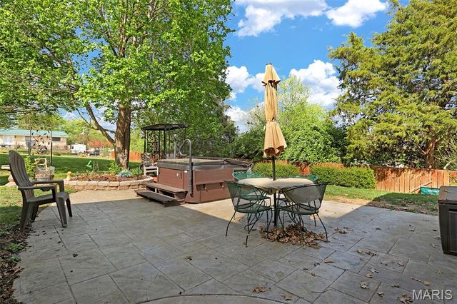 910 Cherry Lane, Washington, MO 63090