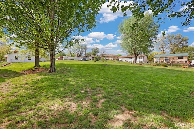 910 Cherry Lane, Washington, MO 63090