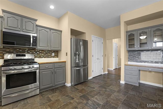 910 Cherry Lane, Washington, MO 63090