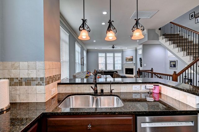 1621 W 23rd Street B, Houston, TX 77008