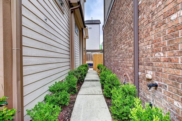 1621 W 23rd Street B, Houston, TX 77008