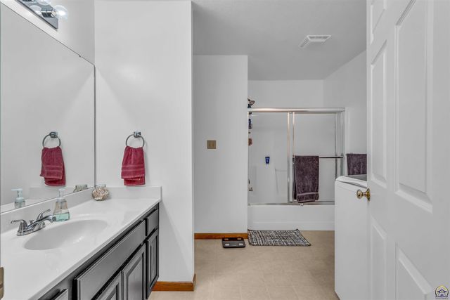 630 NW Shorey PL, Topeka, KS 66608