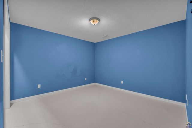 630 NW Shorey PL, Topeka, KS 66608