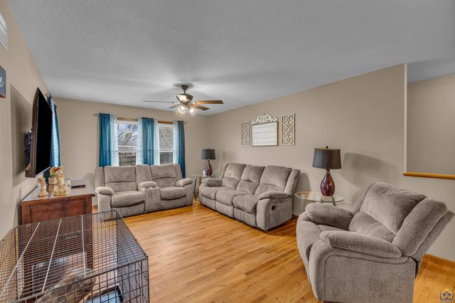 630 NW Shorey PL, Topeka, KS 66608