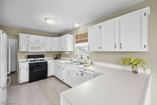6514 Candlestick Avenue NE, Canton, OH 44721