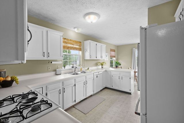 6514 Candlestick Avenue NE, Canton, OH 44721