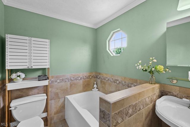 6514 Candlestick Avenue NE, Canton, OH 44721